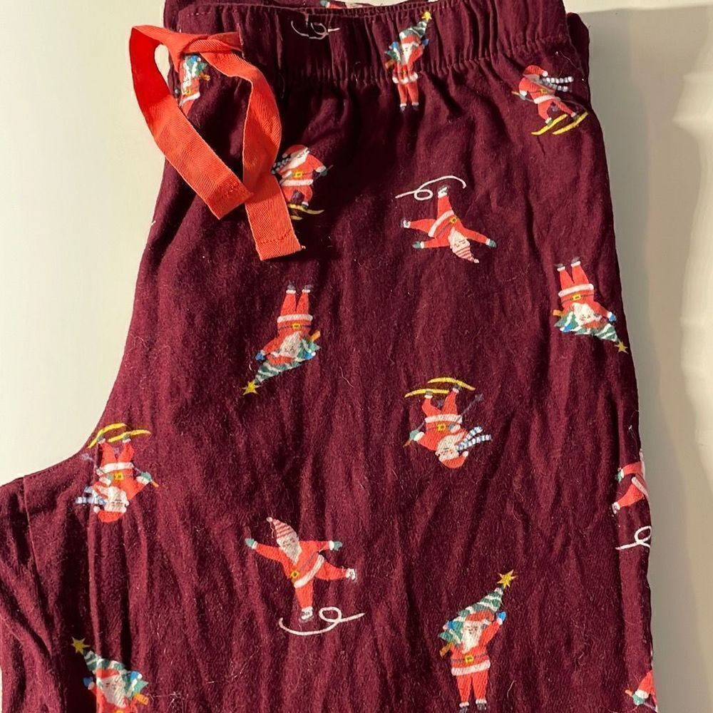 Old Navy Christmas Pajama Pants Santa Skiing Skating woman’s Medium
